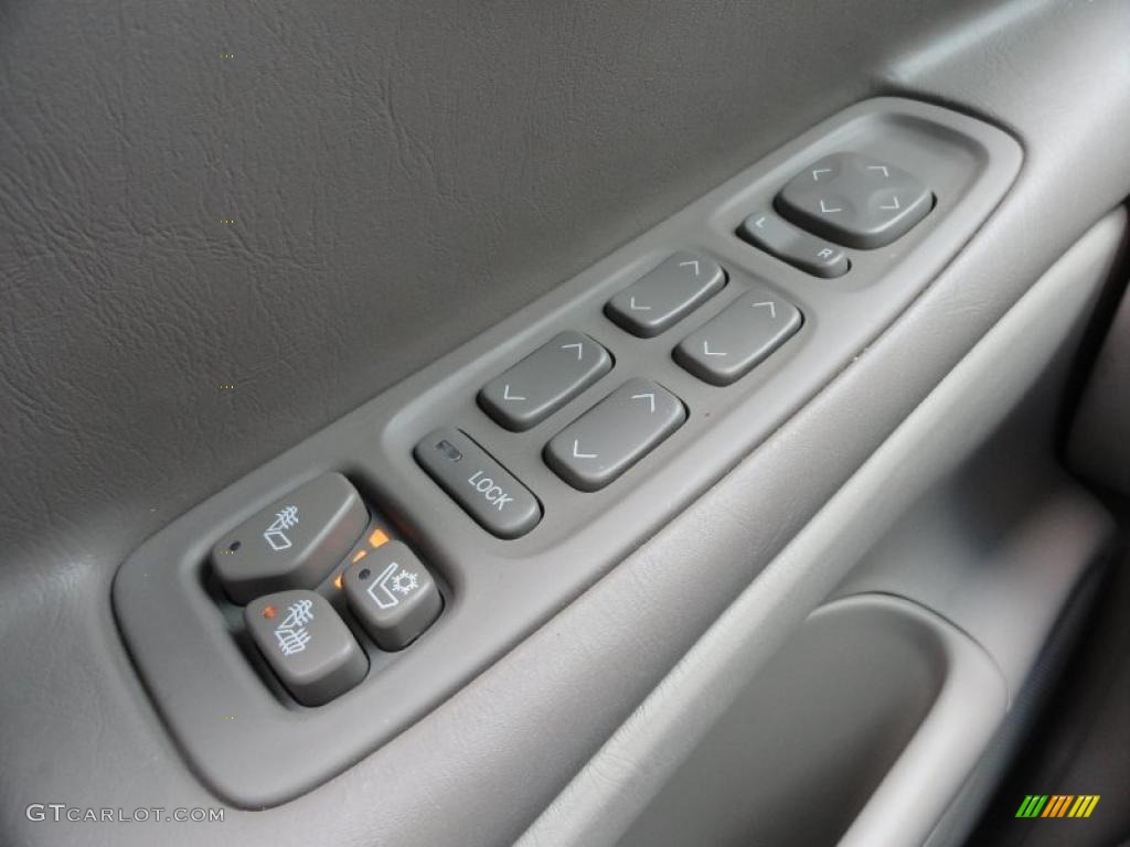 2005 Cadillac DeVille DHS Controls Photo #40339551