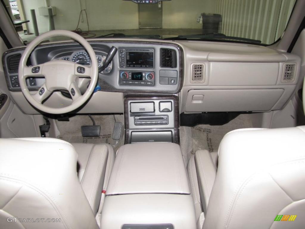 2005 GMC Yukon XL Denali AWD Sandstone Dashboard Photo #40345914