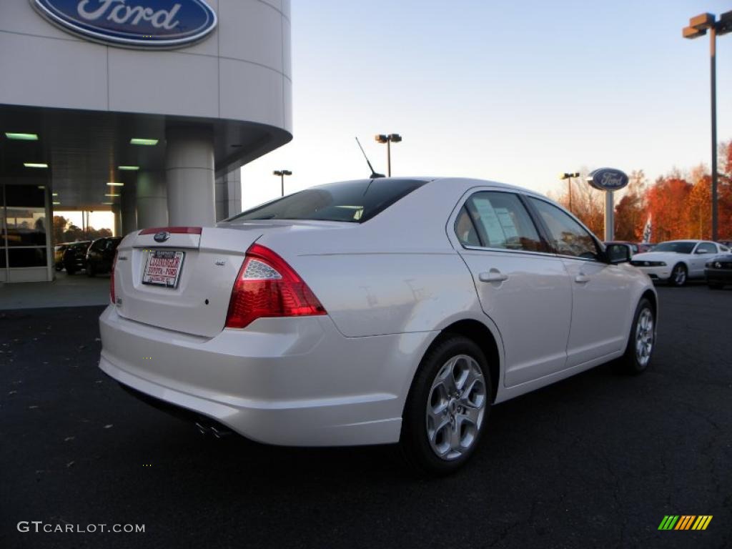 2011 Fusion SE - White Platinum Tri-Coat / Camel photo #3