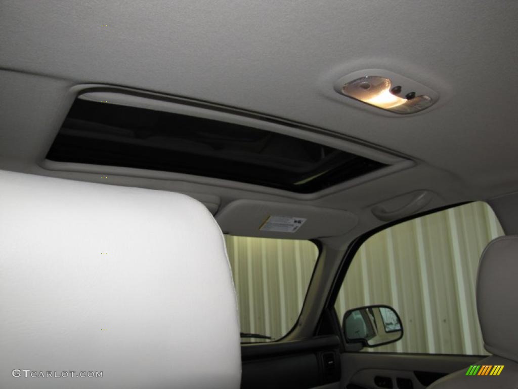 2006 Escalade AWD - White Diamond / Shale photo #17