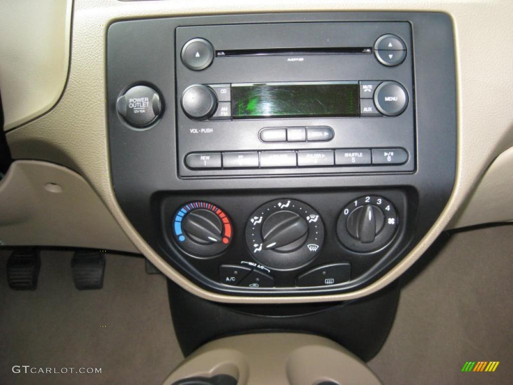 2007 Ford Focus ZX4 S Sedan Controls Photo #40346510