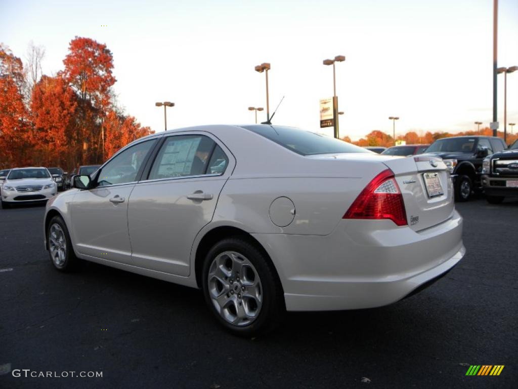 2011 Fusion SE - White Platinum Tri-Coat / Camel photo #26