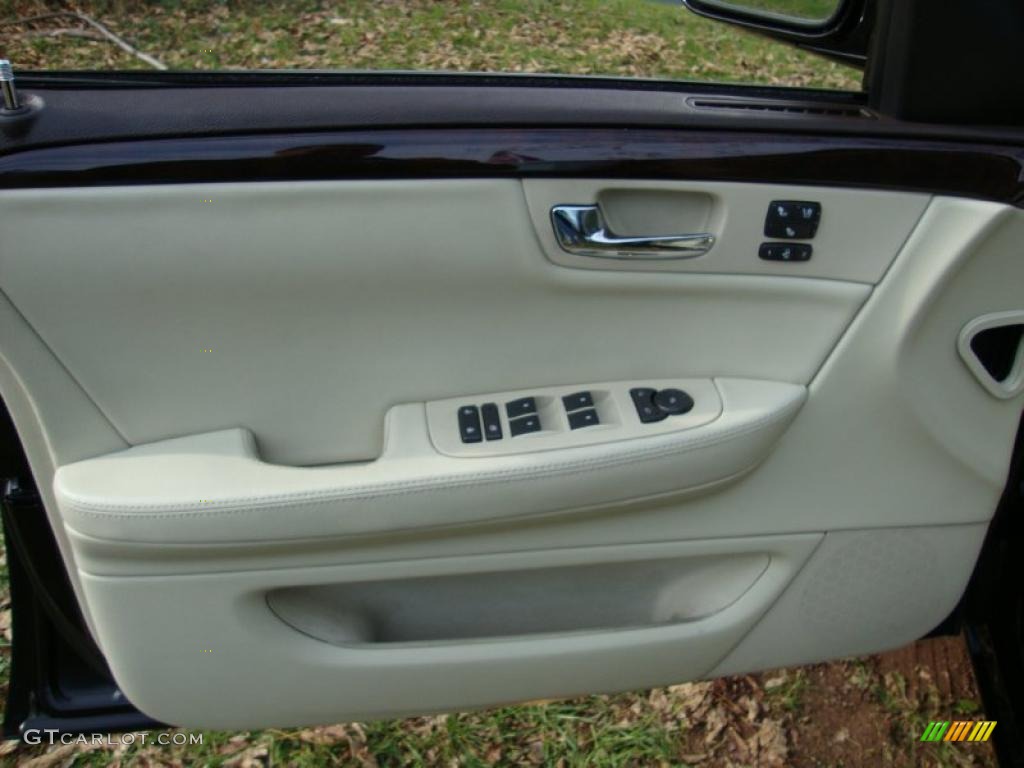 2009 Cadillac DTS Luxury Light Linen/Cocoa Door Panel Photo #40346702