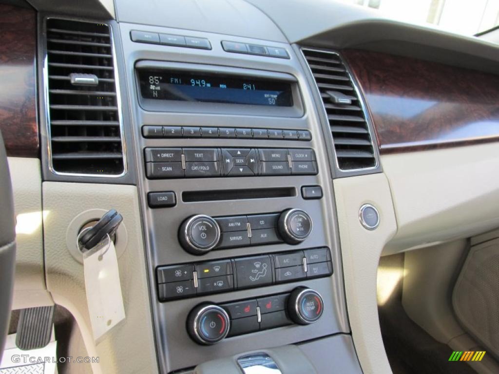 2010 Taurus SEL - Gold Leaf Metallic / Light Stone photo #11