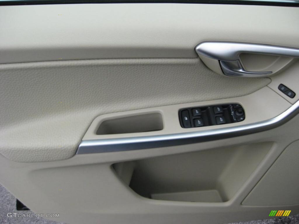 2010 Volvo XC60 T6 AWD Sandstone Door Panel Photo #40352114