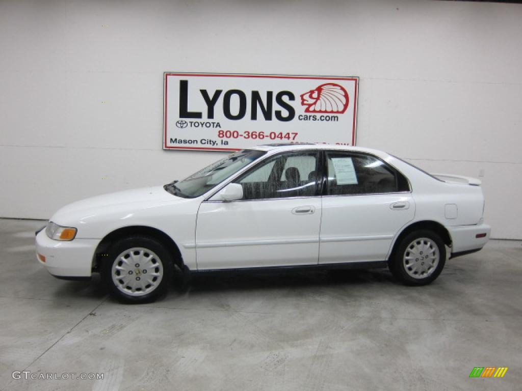 1997 Accord EX Sedan - Frost White / Ivory photo #1