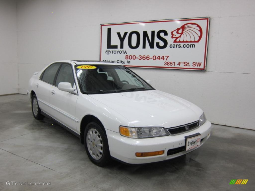 1997 Accord EX Sedan - Frost White / Ivory photo #33