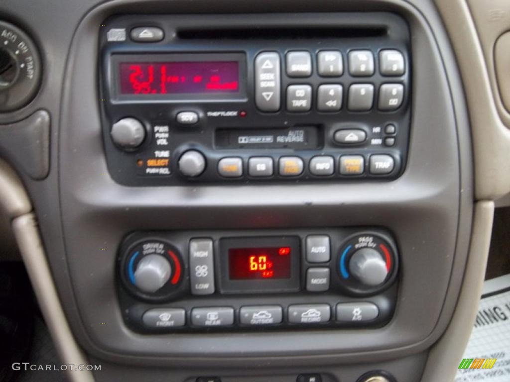 2002 Pontiac Bonneville SLE Controls Photo #40358357