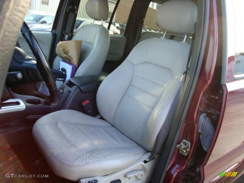 2002 Liberty Limited 4x4 - Dark Garnet Red Pearlcoat / Taupe photo #18