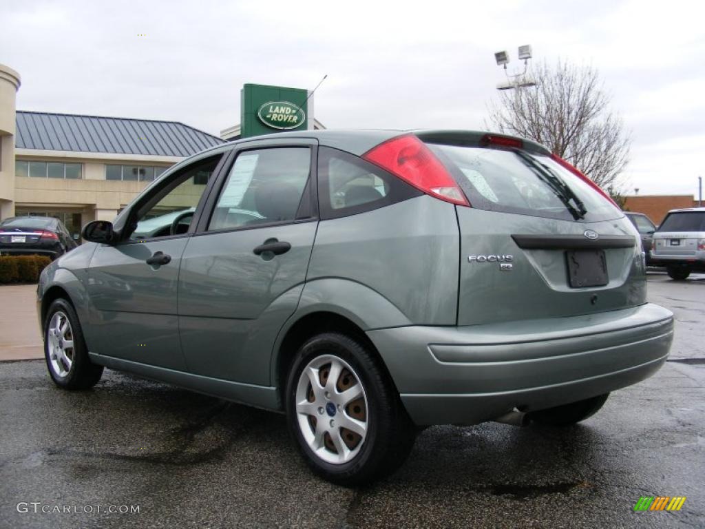 2005 Focus ZX5 SE Hatchback - Light Tundra Metallic / Dark Flint/Light Flint photo #3