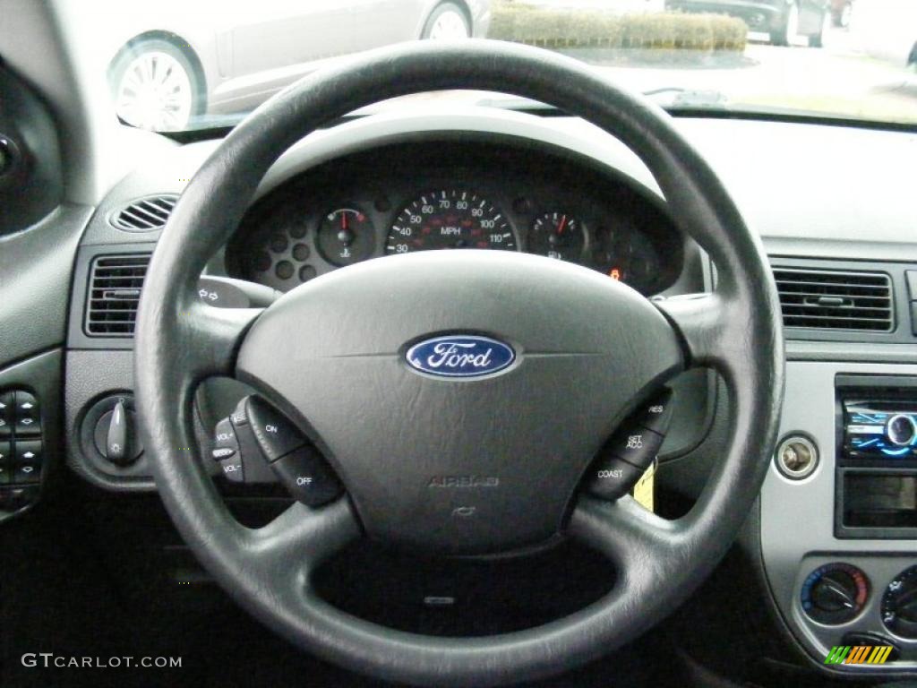 2005 Ford Focus ZX5 SE Hatchback Dark Flint/Light Flint Steering Wheel Photo #40364397