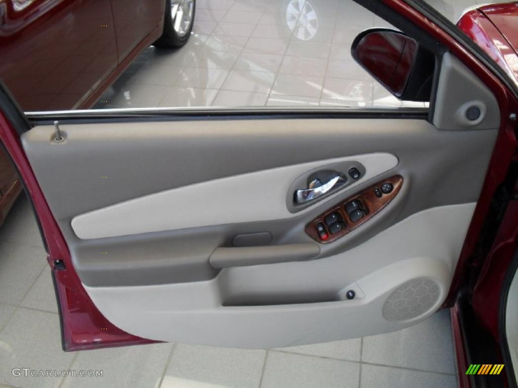 2004 Chevrolet Malibu Maxx LT Wagon Neutral Door Panel Photo #40367369