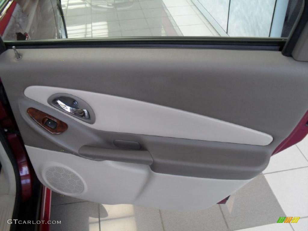 2004 Chevrolet Malibu Maxx LT Wagon Neutral Door Panel Photo #40367457