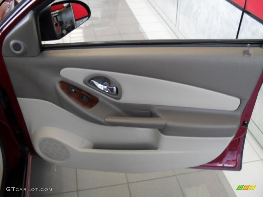 2004 Chevrolet Malibu Maxx LT Wagon Neutral Door Panel Photo #40367469