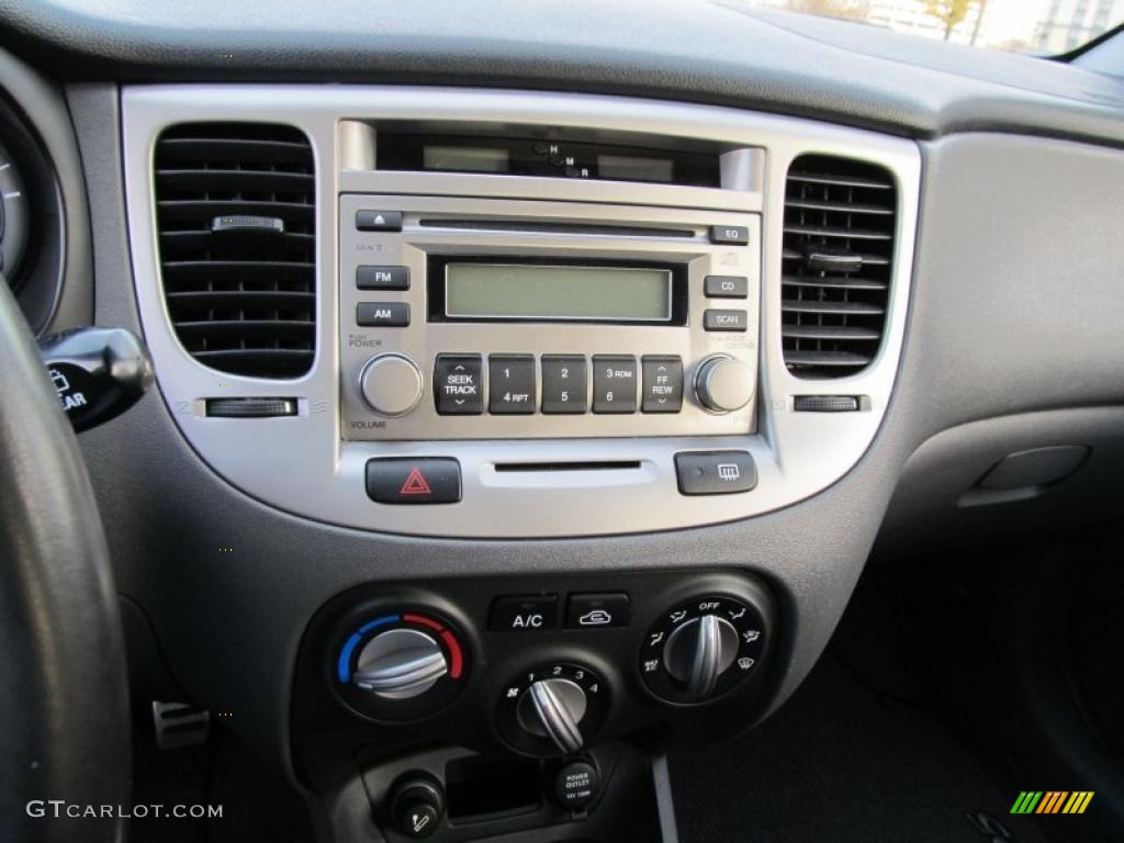 2006 Kia Rio Rio5 SX Hatchback Controls Photos