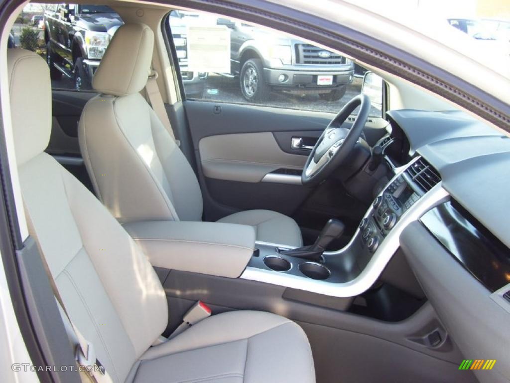 Medium Light Stone Interior 2011 Ford Edge SE Photo #40373201
