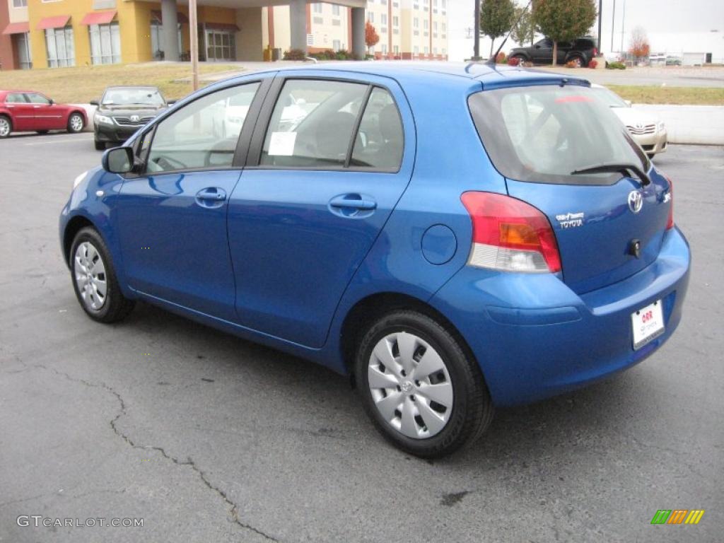 2011 Yaris 5 Door Liftback - Blazing Blue Pearl / Bisque photo #4