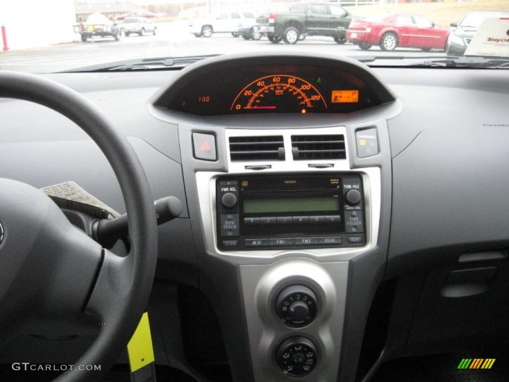 2011 Yaris 5 Door Liftback - Blazing Blue Pearl / Bisque photo #8