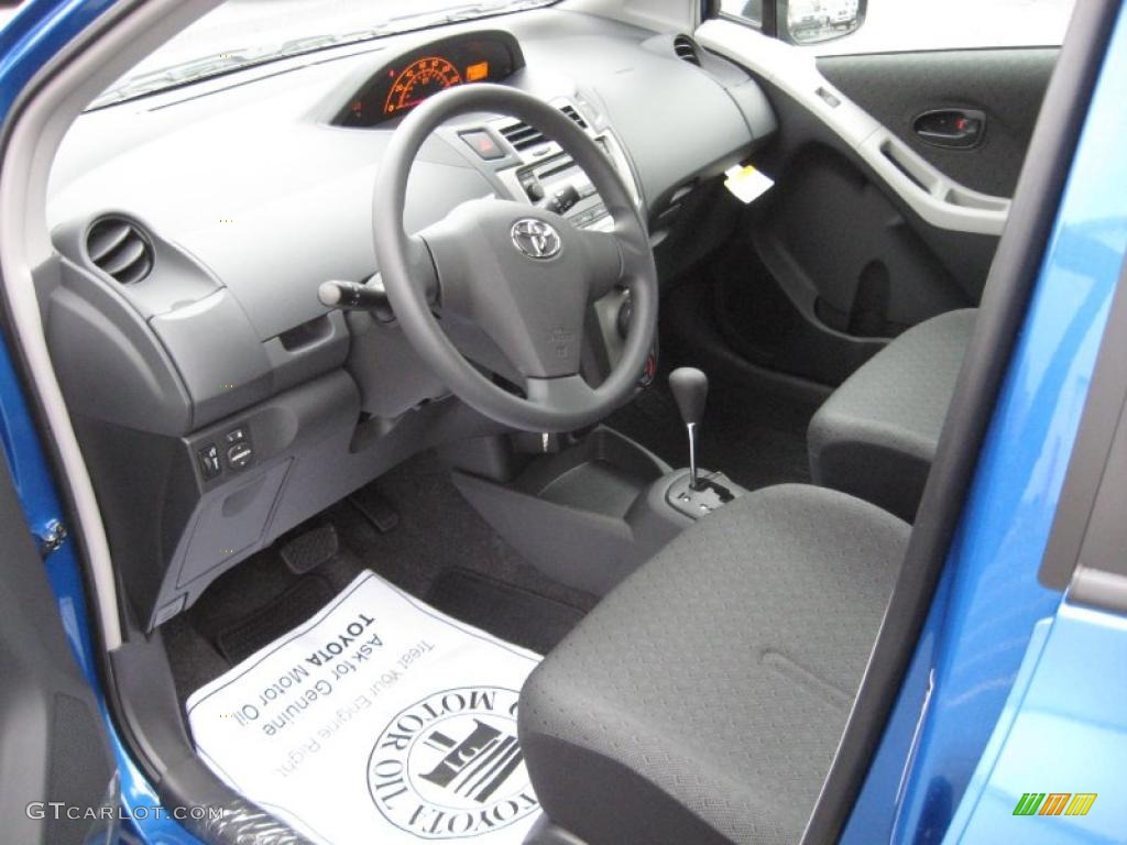 Bisque Interior 2011 Toyota Yaris 5 Door Liftback Photo #40376701