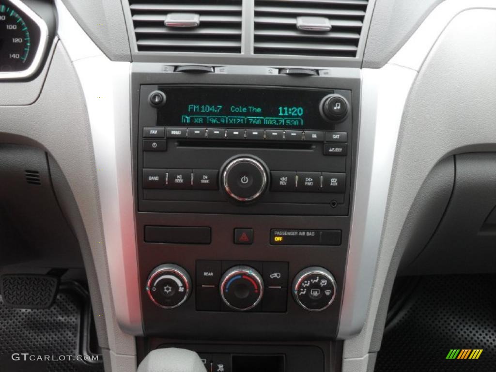 2011 Chevrolet Traverse LS Controls Photo #40379961