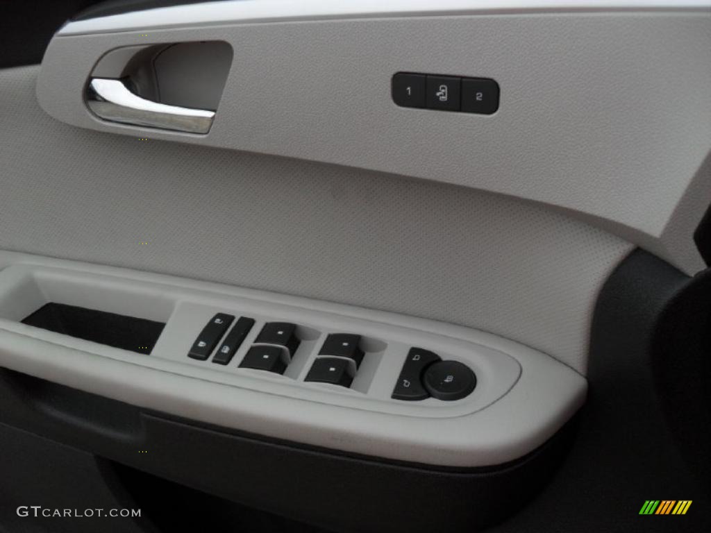 2011 Chevrolet Traverse LTZ Dark Gray/Light Gray Door Panel Photo #40381141