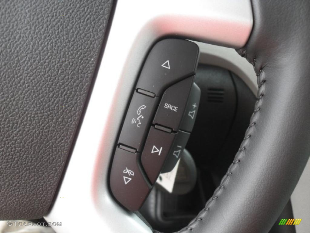 2011 Chevrolet Traverse LTZ Controls Photo #40381221