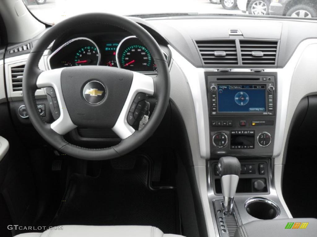 2011 Chevrolet Traverse LTZ Controls Photo #40381277
