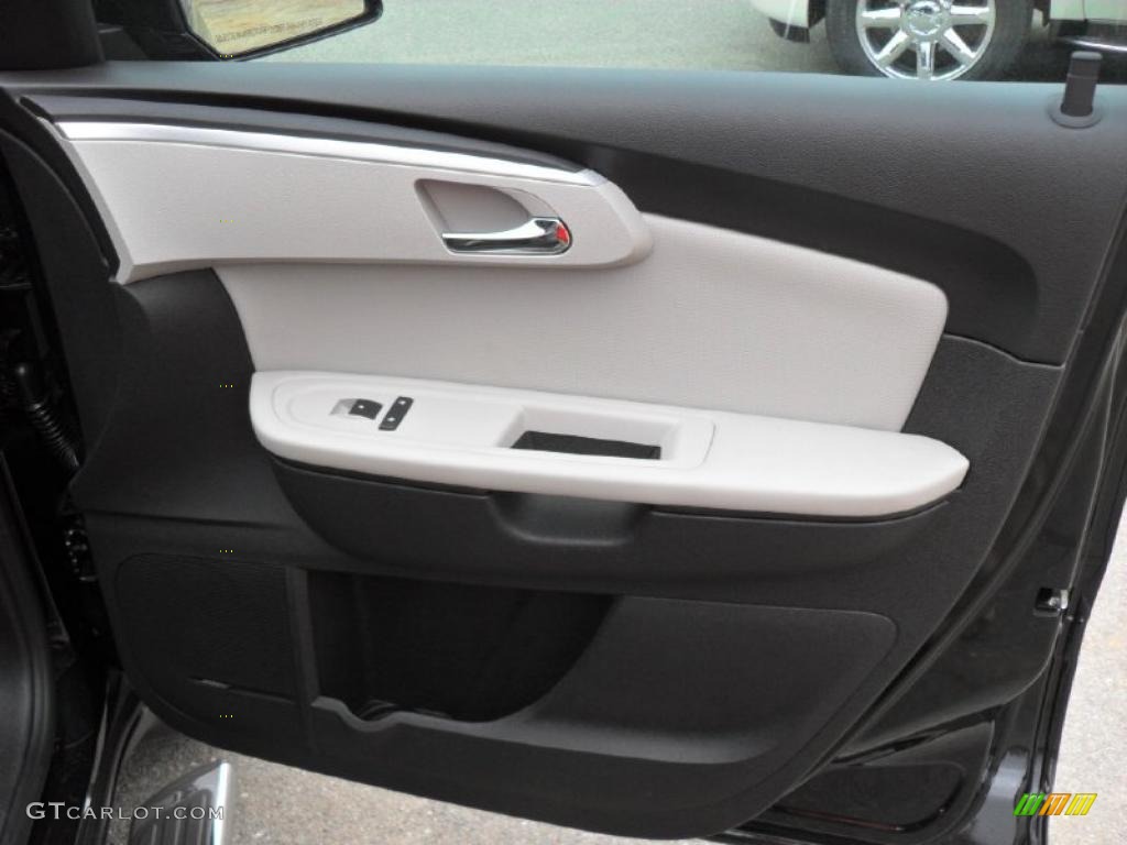2011 Chevrolet Traverse LTZ Dark Gray/Light Gray Door Panel Photo #40381425