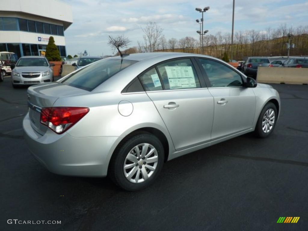 2011 Cruze LS - Silver Ice Metallic / Jet Black/Medium Titanium photo #10