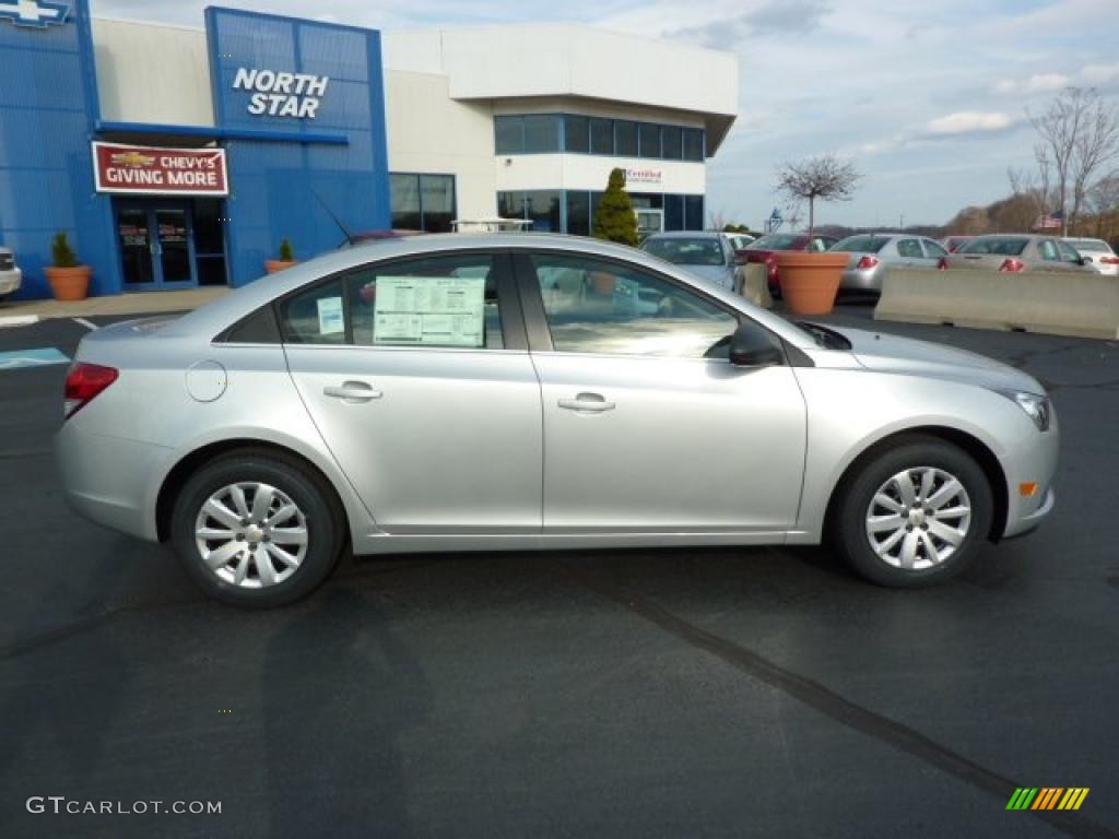 2011 Cruze LS - Silver Ice Metallic / Jet Black/Medium Titanium photo #11