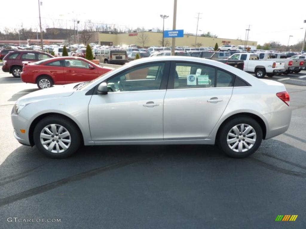 2011 Cruze LS - Silver Ice Metallic / Jet Black/Medium Titanium photo #4