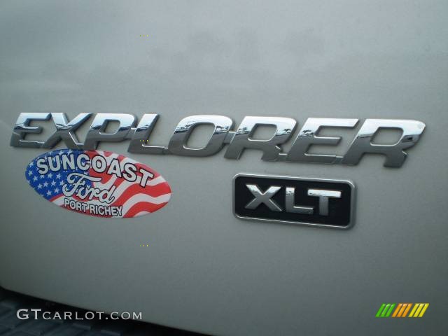 2004 Explorer XLT - Silver Birch Metallic / Graphite photo #12