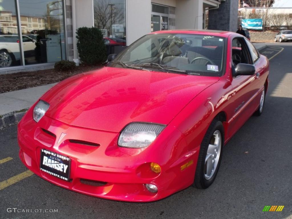 2002 Sunfire GT Coupe - Bright Red / Graphite photo #1