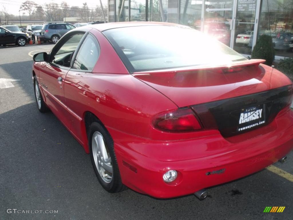 2002 Sunfire GT Coupe - Bright Red / Graphite photo #3
