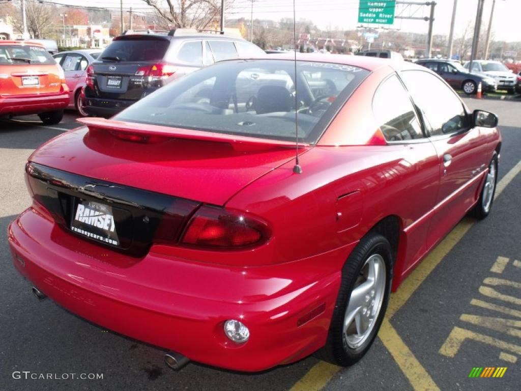 2002 Sunfire GT Coupe - Bright Red / Graphite photo #5