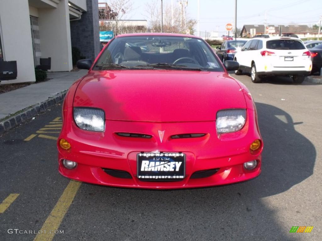 2002 Sunfire GT Coupe - Bright Red / Graphite photo #8