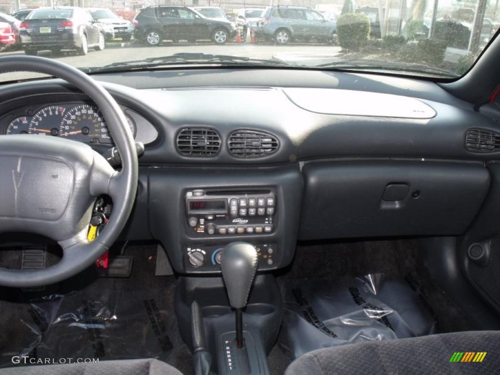 2002 Sunfire GT Coupe - Bright Red / Graphite photo #19