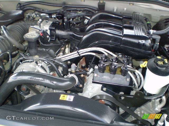 2004 Explorer XLT - Silver Birch Metallic / Graphite photo #16