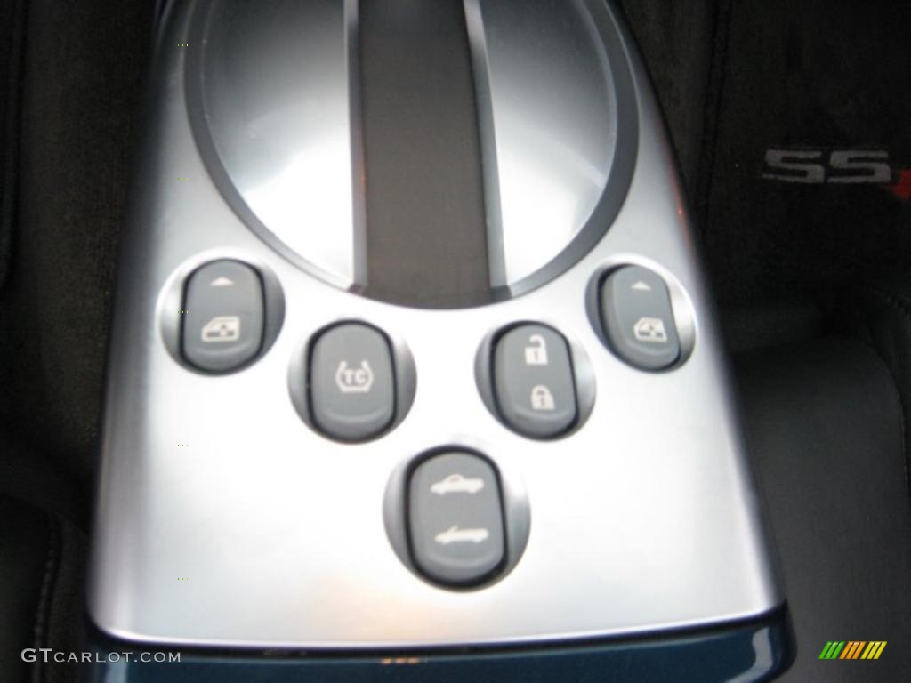 2005 Chevrolet SSR Standard SSR Model Controls Photo #40387569