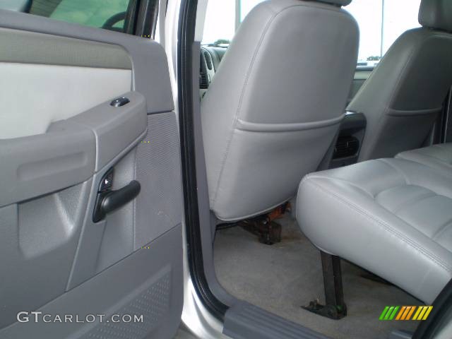 2004 Explorer XLT - Silver Birch Metallic / Graphite photo #23