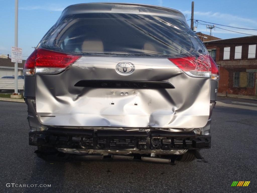 2011 Sienna V6 - Silver Sky Metallic / Light Gray photo #5