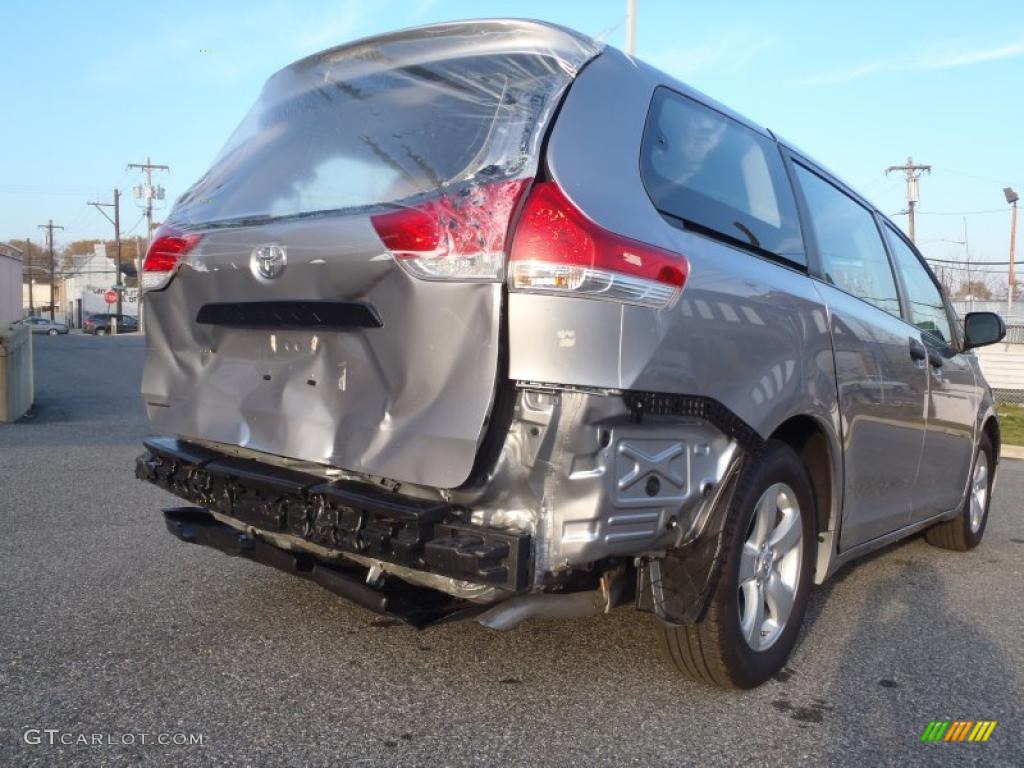 2011 Sienna V6 - Silver Sky Metallic / Light Gray photo #8