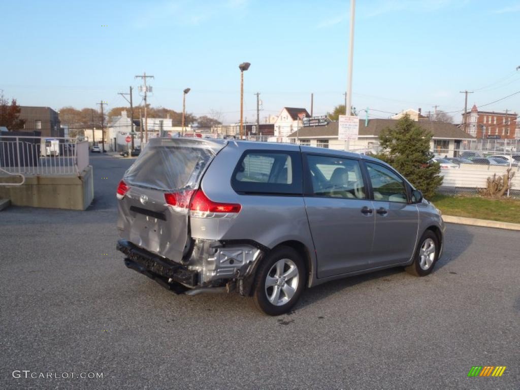 2011 Sienna V6 - Silver Sky Metallic / Light Gray photo #9