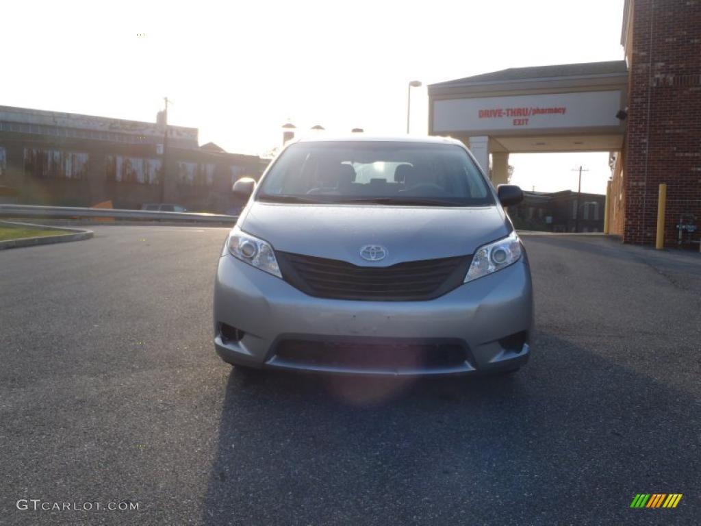 2011 Sienna V6 - Silver Sky Metallic / Light Gray photo #13