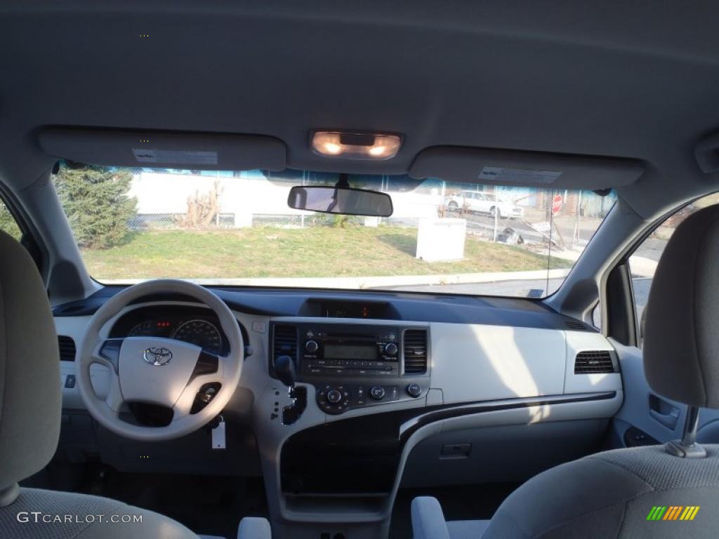 2011 Sienna V6 - Silver Sky Metallic / Light Gray photo #60