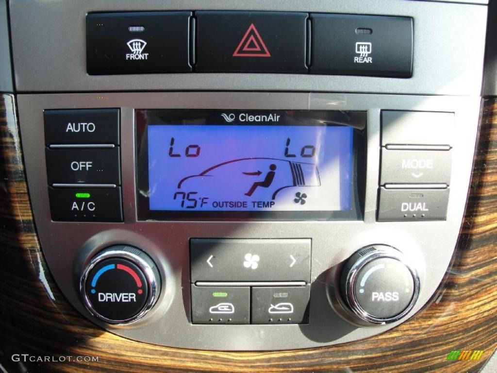 2011 Hyundai Santa Fe Limited Controls Photo #40399813