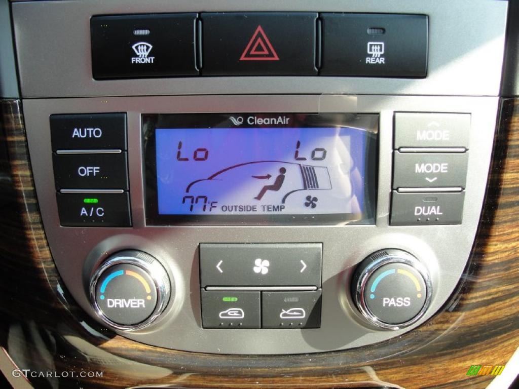 2011 Hyundai Santa Fe Limited Controls Photo #40401577
