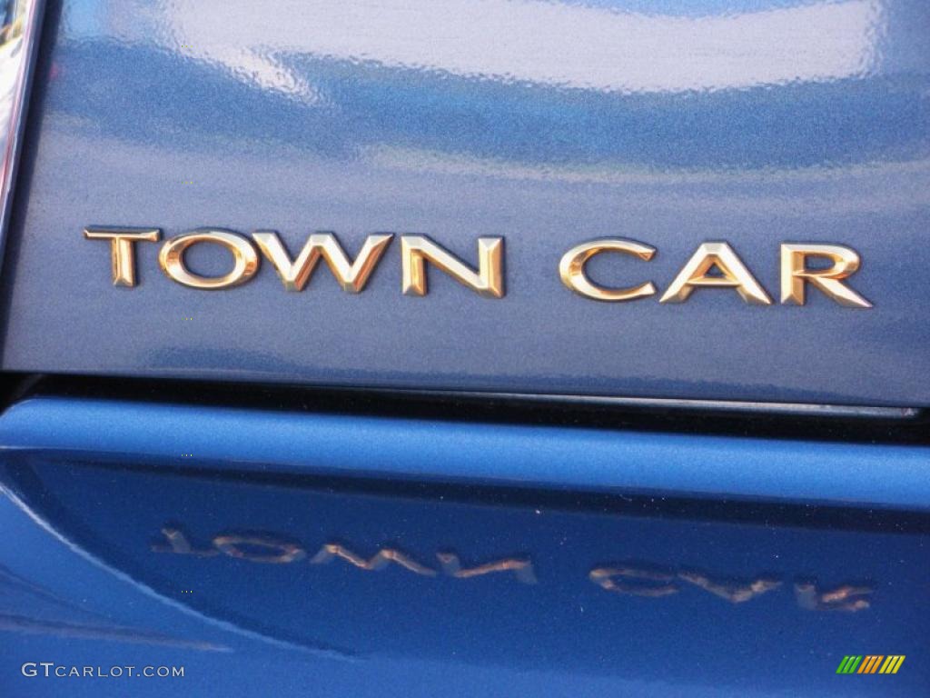 2005 Town Car Signature Limited - Norsea Blue Metallic / Medium Light Stone/Dark Stone photo #9