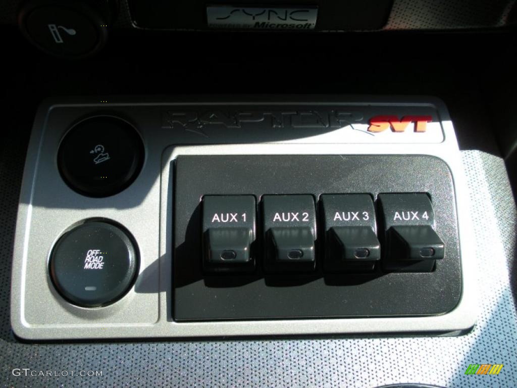 2010 Ford F150 SVT Raptor SuperCab 4x4 Controls Photo #40416492