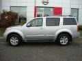 Silver Lightning - Pathfinder SE 4x4 Photo No. 2